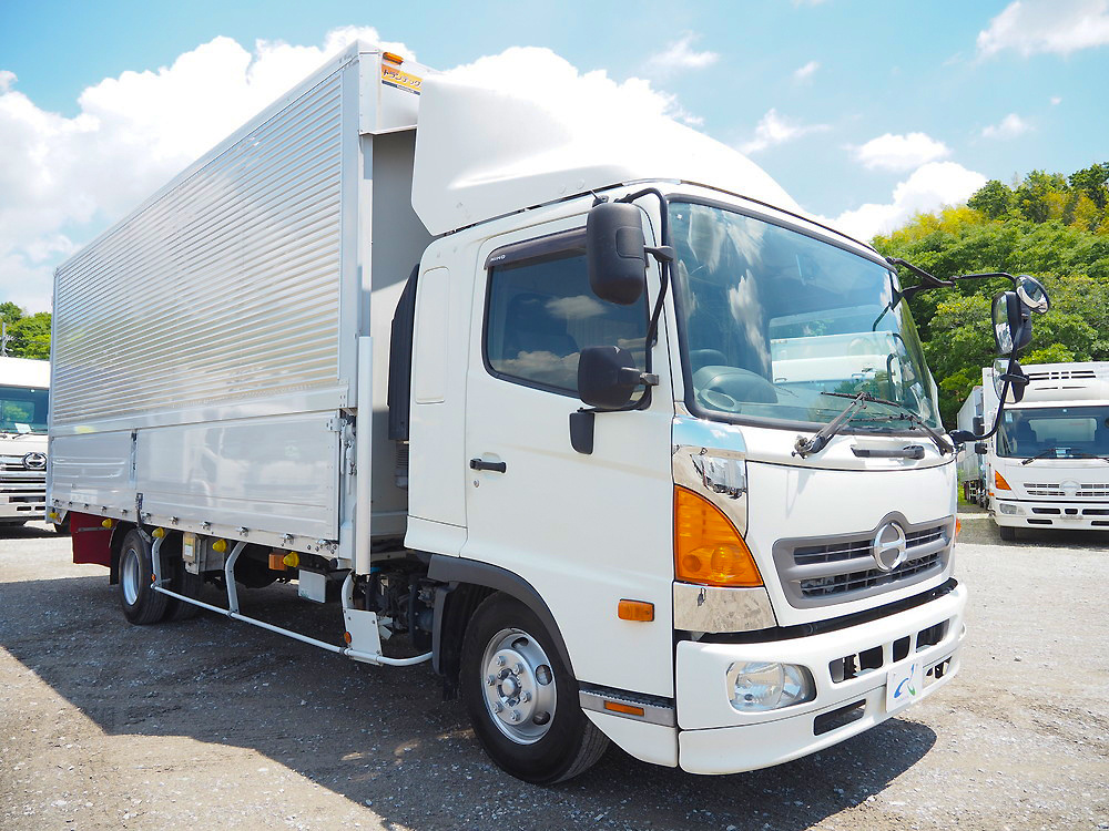 日野レンジャーの特徴は？新車/中古車価格・内装・歴代モデルを解説