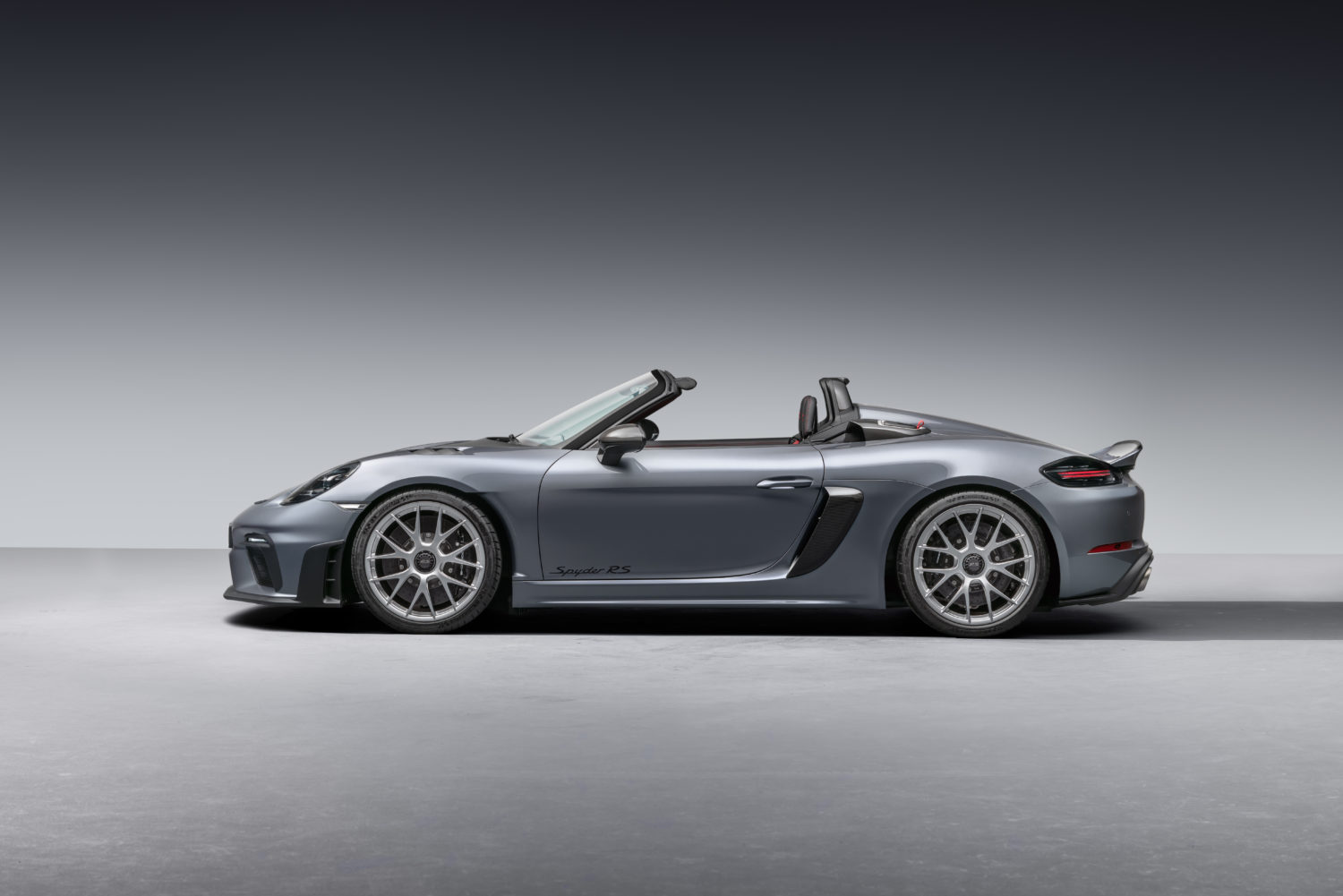 GT3からエンジン継承 ポルシェ718スパイダーRS 歴代最強ミドシップ