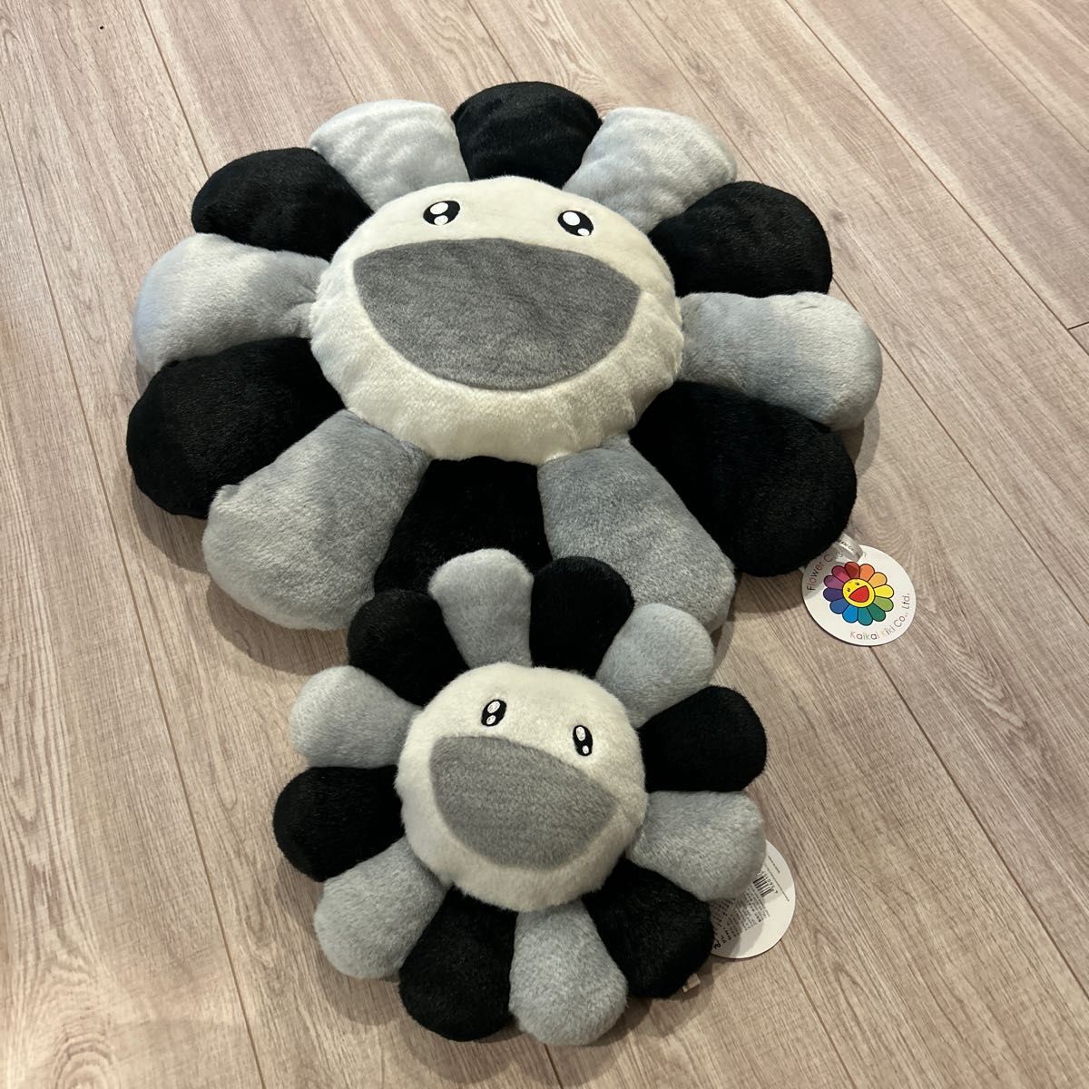 村上隆 フラワー クッション 正規品 60cm村上隆 kカイカイキキ グレー