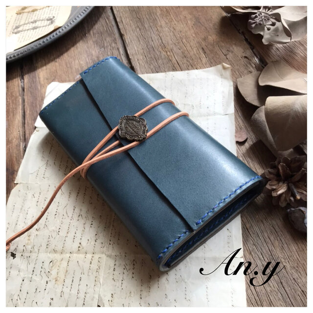 オーダー品】栃木レザー長財布＊Navy紐巻き | iichi 日々の暮らしを