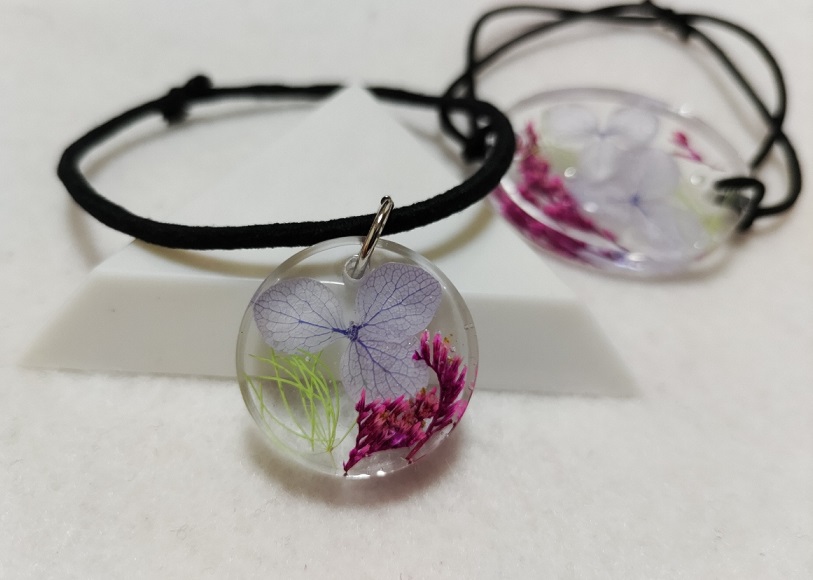 レジン)ドライフラワーのヘアゴム【作り方】紫陽花の入れ方・コツも