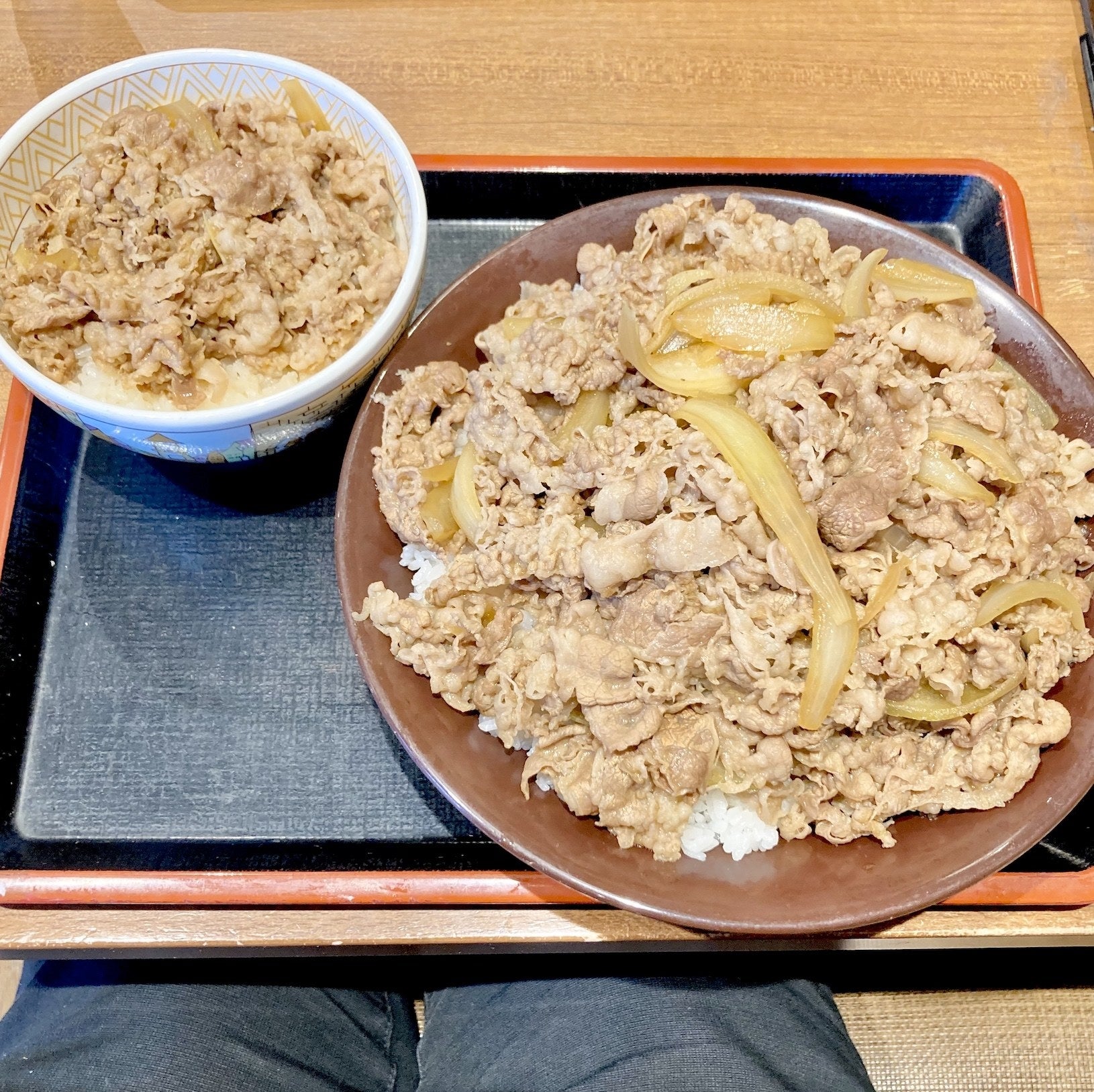 すき家の“裏メニュー” 2000kcal超え「鬼盛り牛丼」の破壊力がヤバすぎる…
