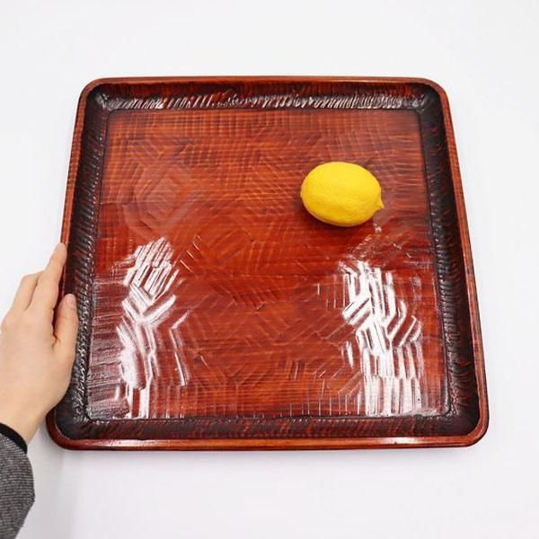 手作業の讃岐彫くり抜き四方盆 使い込むほど味わい深く