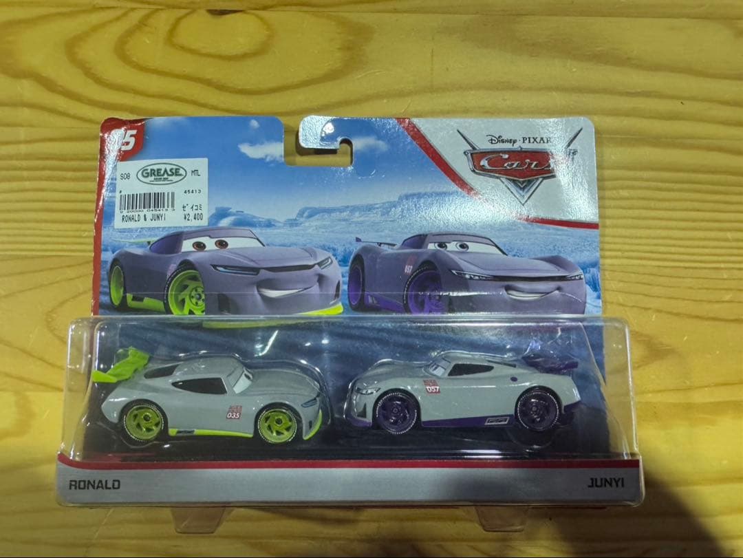 s1815 マテル カーズ RONALD & JUNYI トレーニー ロナルド Amazon.com: Disney Pixar Cars: Ronald and Junyi 2-Pack : Toys & Games