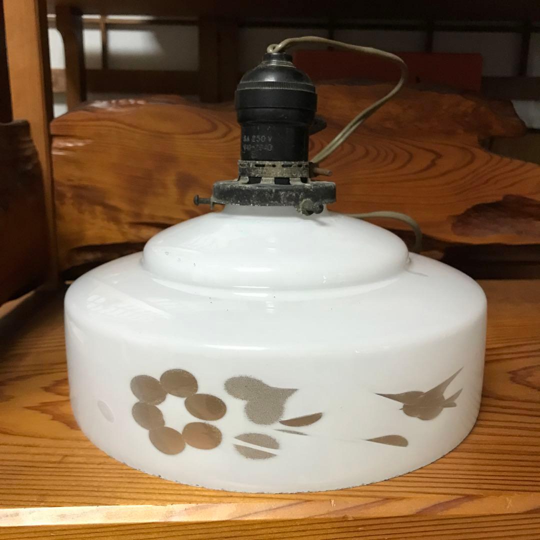 昭和レトロ　ガラス　電気の傘　アンティーク　電笠 楽天市場】乳白色のガラスランプシェード コードなし 0138レトロ 電傘