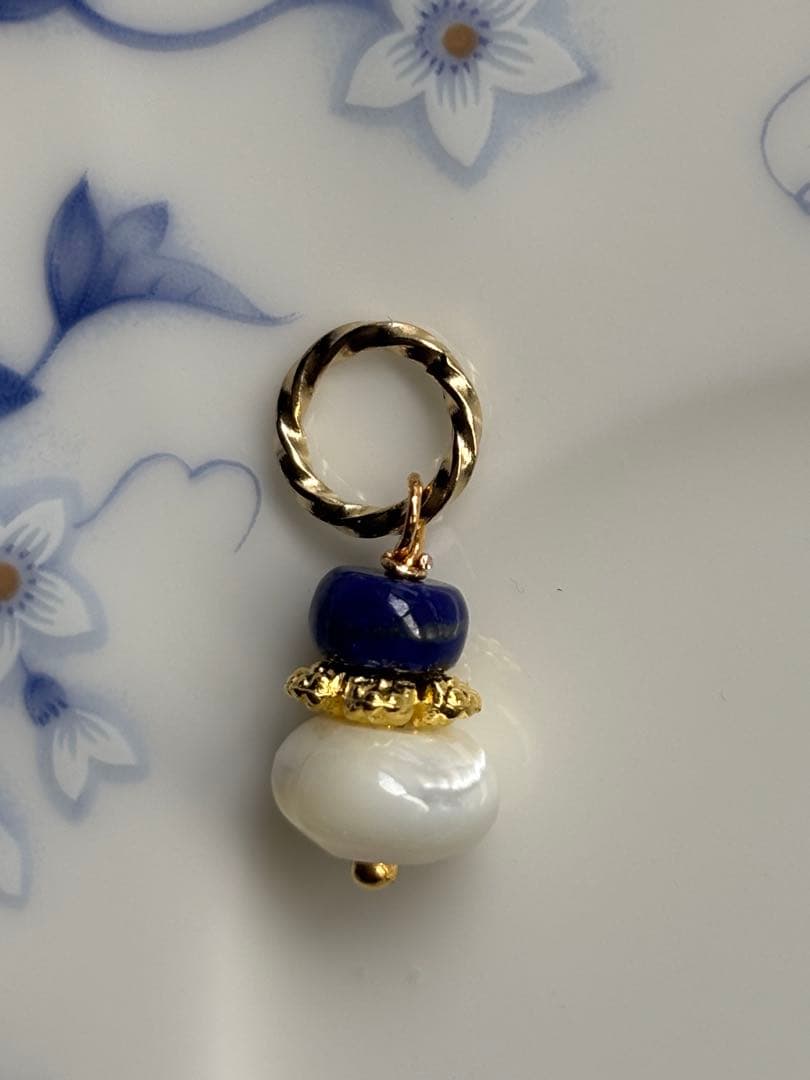 ラピスラズリとシェルのネックレスチャーム♡ ハンドメイド 瑠璃の滴✧ラピスラズリネックレス（ペアシェイプ）✧プチネックレス