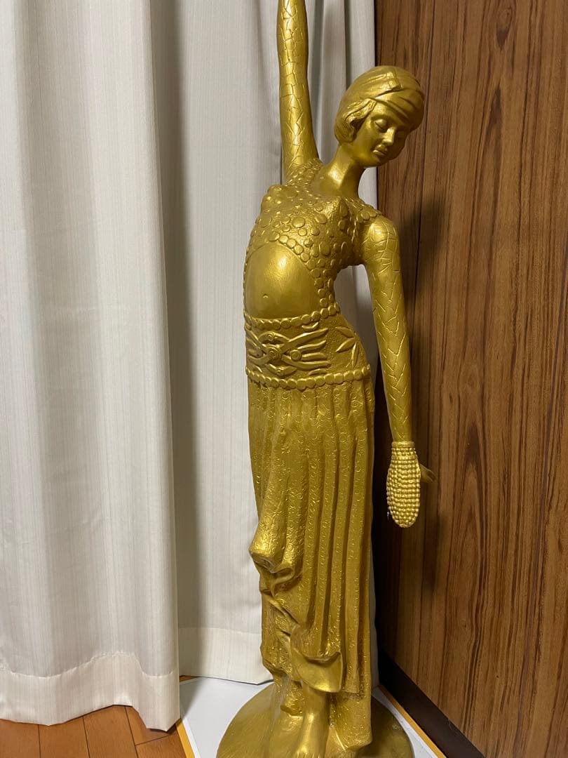金色の女性像の彫刻 約137cm お値段1,100万円！世界初の純金製「ミロのヴィーナス」が登場！世界で