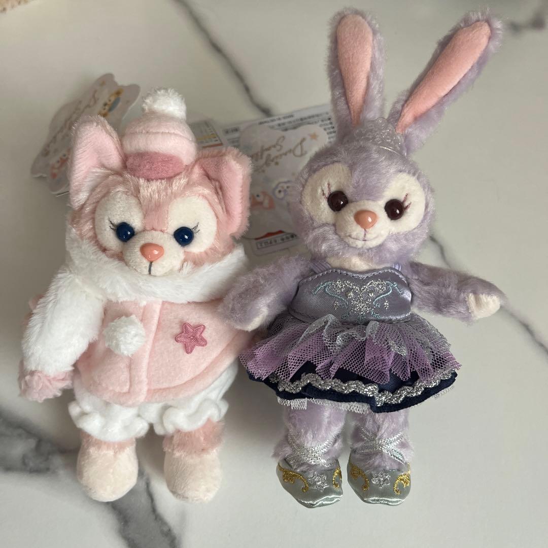 ディズニー　リーナベル ステラルー ぬいぐるみバッジ　ダンシングスノーフレークス コートがかわいいぬいぐるみバッジ！東京ディズニーシー“ダッフィー