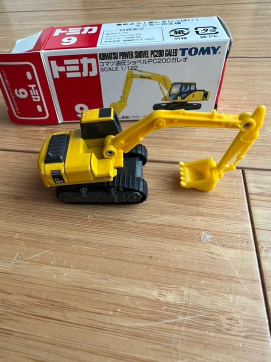 トミカ　コマツ　油圧ショベル　PC200 ガレオ　1/122 トミカ No.9 1/122 コマツ 油圧ショベル PC200-10型 : キッドボックス