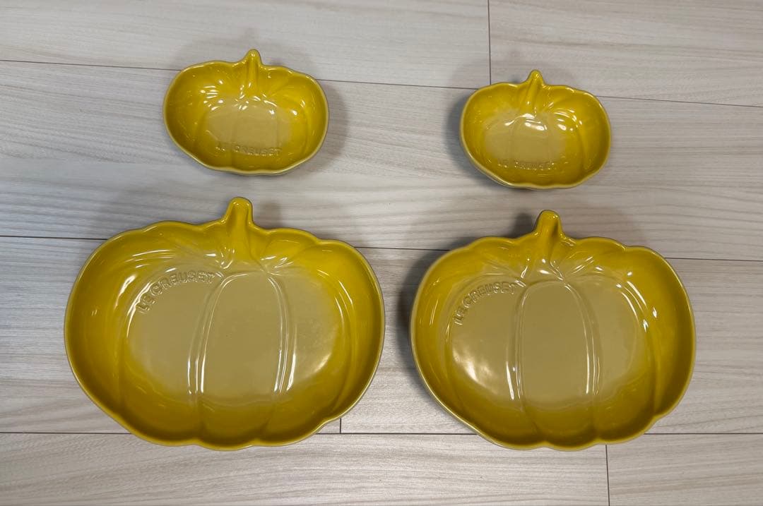 LE CREUSET かぼちゃ型皿 4点セット パンプキン　ディッシュ ル・クルーゼのハロウィン限定テーブルウェア、パンプキンモチーフの鍋